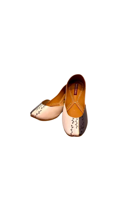 Creamy and black juti